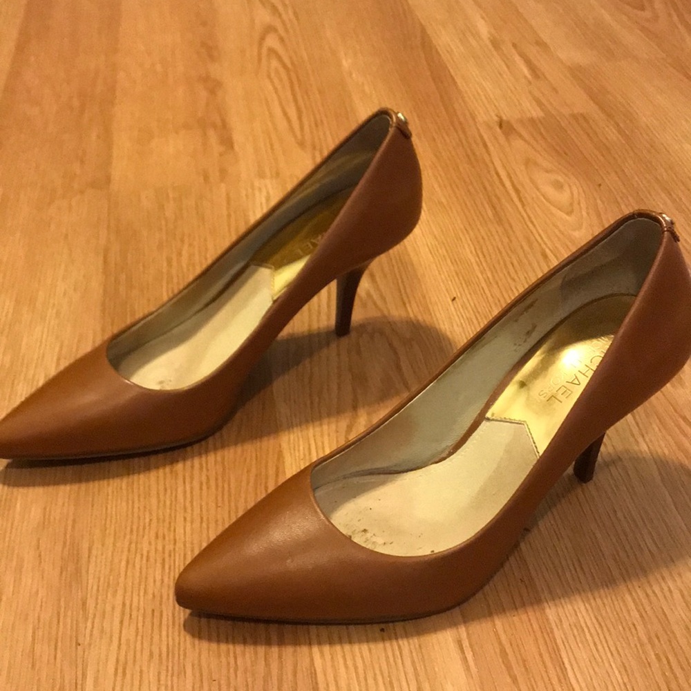 Brown heels, 7